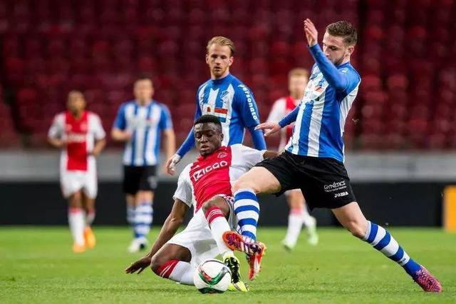 一方面是他 一方面是他