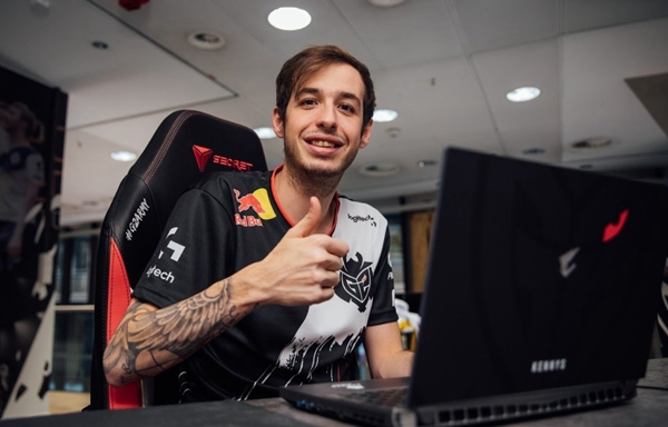 球迷等待的 球迷等待的